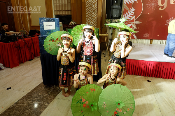 các thiên thần nhí